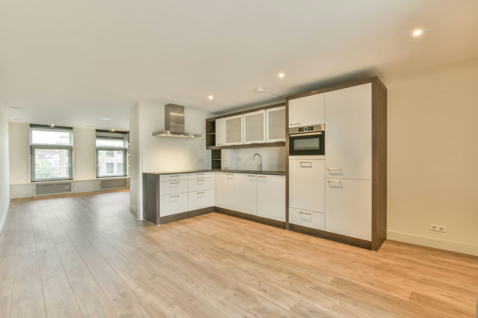 huge-kitchen-area.jpg